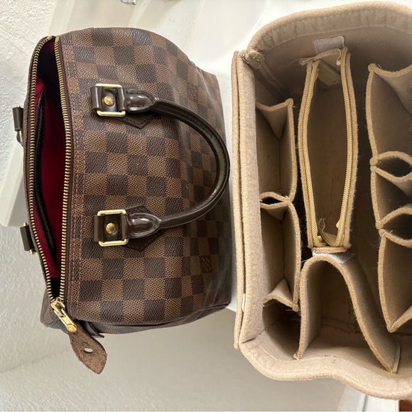 Authentic Louis Vuitton Speedy 25 - Picture 6 of 9